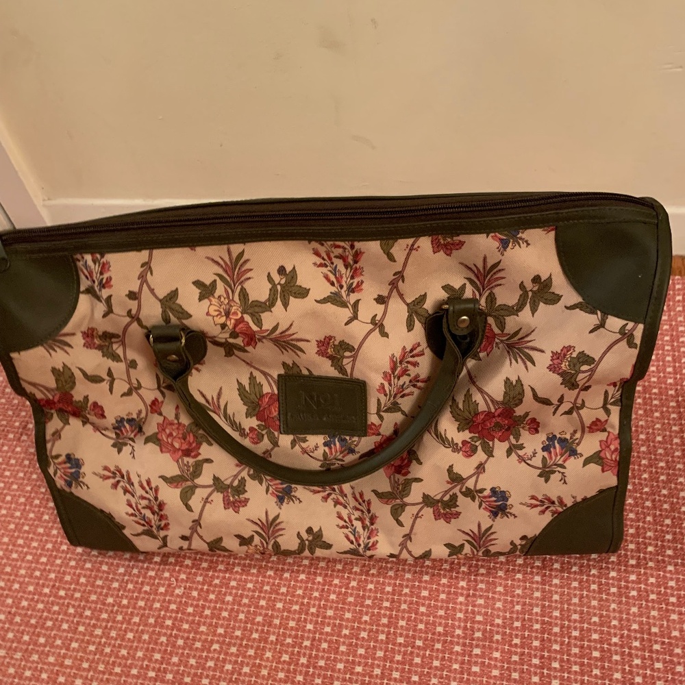 No 1 Laura Ashley Floral Duffle Weekender bag Faux Leather Handles 18.5" long U6